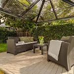 APT with sunny garden Prague by Michal&Friends